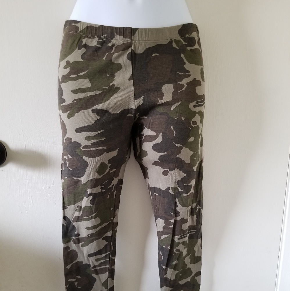 Zenana Outfitters camo pants😊👜👚👠